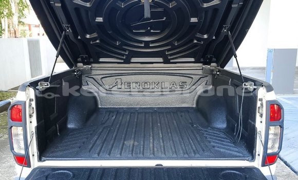 Buy Used Nissan Navara White Car in Bandar Seri Begawan in Brunei-Muara Buy Used Nissan Navara White Car in Bandar Seri Begawan in Brunei-Muara