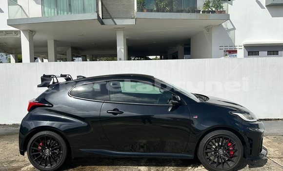 Buy Used Toyota Yaris Black Car in Bandar Seri Begawan in Brunei-Muara Buy Used Toyota Yaris Black Car in Bandar Seri Begawan in Brunei-Muara