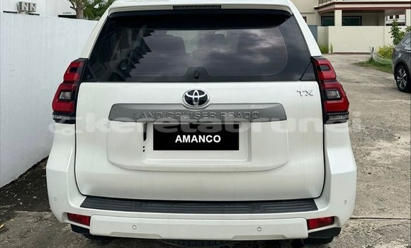 Buy Used Toyota Land Cruiser Prado White Car in Bandar Seri Begawan in Brunei-Muara Buy Used Toyota Land Cruiser Prado White Car in Bandar Seri Begawan in Brunei-Muara
