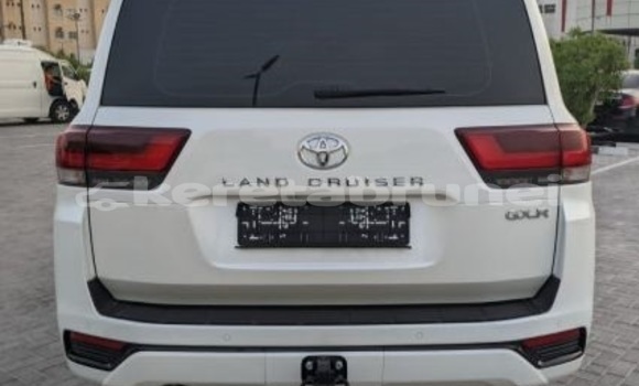 Buy Used Toyota Land Cruiser White Car in Bangar in Temburong Buy Used Toyota Land Cruiser White Car in Bangar in Temburong