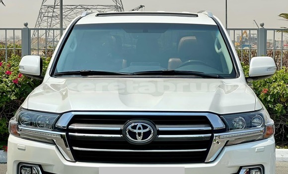 Buy Used Toyota Land Cruiser White Car in Kuala Belait in Belait