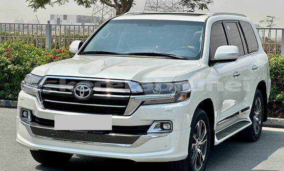 Buy Used Toyota Land Cruiser White Car in Kuala Belait in Belait Buy Used Toyota Land Cruiser White Car in Kuala Belait in Belait