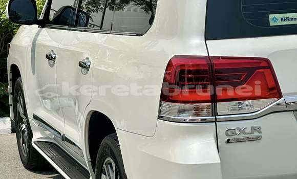 Buy Used Toyota Land Cruiser White Car in Kuala Belait in Belait Buy Used Toyota Land Cruiser White Car in Kuala Belait in Belait