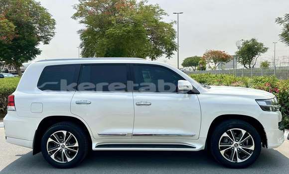 Buy Used Toyota Land Cruiser White Car in Kuala Belait in Belait Buy Used Toyota Land Cruiser White Car in Kuala Belait in Belait