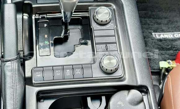 Buy Used Toyota Land Cruiser White Car in Kuala Belait in Belait Buy Used Toyota Land Cruiser White Car in Kuala Belait in Belait