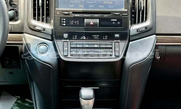 Buy Used Toyota Land Cruiser White Car in Kuala Belait in Belait Buy Used Toyota Land Cruiser White Car in Kuala Belait in Belait