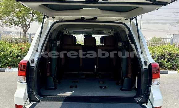 Buy Used Toyota Land Cruiser White Car in Kuala Belait in Belait Buy Used Toyota Land Cruiser White Car in Kuala Belait in Belait