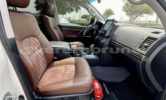 Buy Used Toyota Land Cruiser White Car in Kuala Belait in Belait Buy Used Toyota Land Cruiser White Car in Kuala Belait in Belait