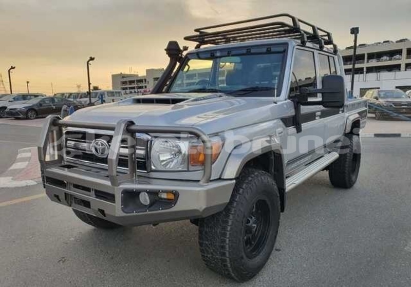 Big with watermark toyota land cruiser belait seria 7715