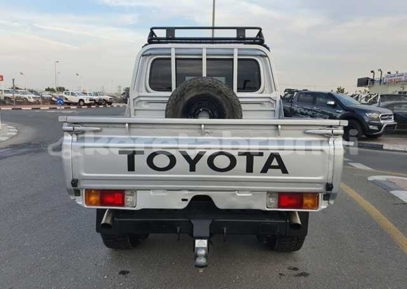 Big with watermark toyota land cruiser belait seria 7715