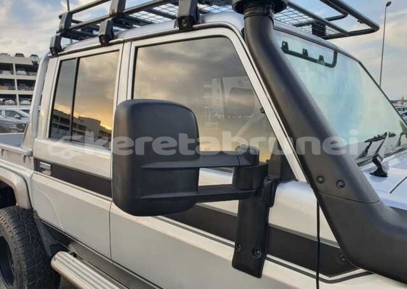 Big with watermark toyota land cruiser belait seria 7715