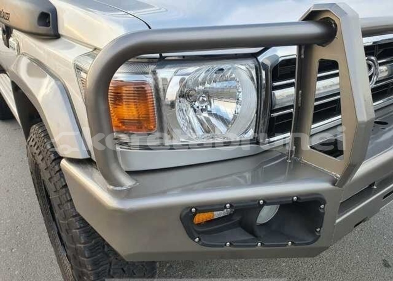 Big with watermark toyota land cruiser belait seria 7715