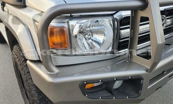 Buy Used Toyota Land Cruiser Silver Car in Seria in Belait Buy Used Toyota Land Cruiser Silver Car in Seria in Belait