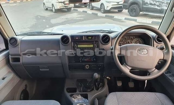 Buy Used Toyota Land Cruiser Silver Car in Seria in Belait Buy Used Toyota Land Cruiser Silver Car in Seria in Belait