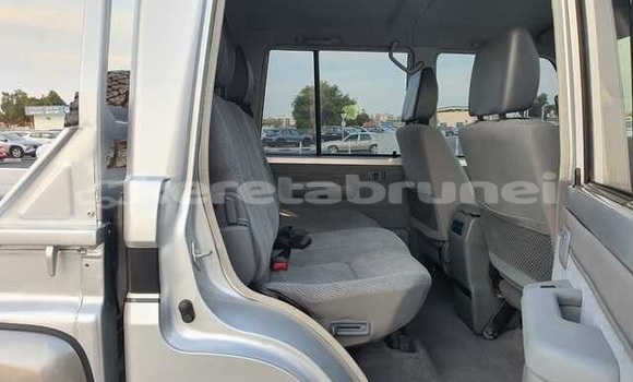 Buy Used Toyota Land Cruiser Silver Car in Seria in Belait Buy Used Toyota Land Cruiser Silver Car in Seria in Belait