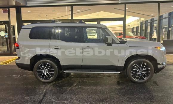 Buy Used Lexus GX White Car in Bandar Seri Begawan in Brunei-Muara Buy Used Lexus GX White Car in Bandar Seri Begawan in Brunei-Muara