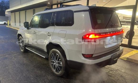 Buy Used Lexus GX White Car in Bandar Seri Begawan in Brunei-Muara Buy Used Lexus GX White Car in Bandar Seri Begawan in Brunei-Muara