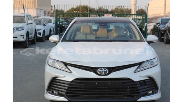 Buy Used Toyota Camry White Car in Bandar Seri Begawan in Brunei-Muara