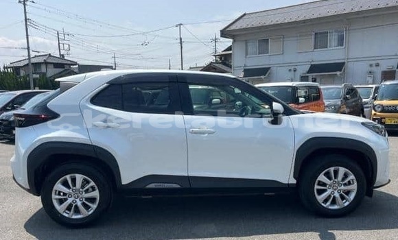 Buy Used Toyota Yaris White Car in Bandar Seri Begawan in Brunei-Muara Buy Used Toyota Yaris White Car in Bandar Seri Begawan in Brunei-Muara