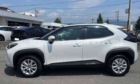 Buy Used Toyota Yaris White Car in Bandar Seri Begawan in Brunei-Muara Buy Used Toyota Yaris White Car in Bandar Seri Begawan in Brunei-Muara