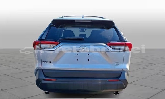 Buy Used Toyota RAV4 Silver Car in Bandar Seri Begawan in Brunei-Muara Buy Used Toyota RAV4 Silver Car in Bandar Seri Begawan in Brunei-Muara