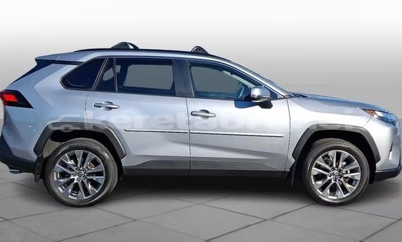 Buy Used Toyota RAV4 Silver Car in Bandar Seri Begawan in Brunei-Muara Buy Used Toyota RAV4 Silver Car in Bandar Seri Begawan in Brunei-Muara