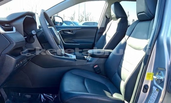 Buy Used Toyota RAV4 Silver Car in Bandar Seri Begawan in Brunei-Muara Buy Used Toyota RAV4 Silver Car in Bandar Seri Begawan in Brunei-Muara