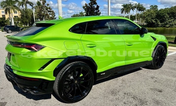 Buy Used Lamborghini Urus Green Car in Kuala Belait in Belait Buy Used Lamborghini Urus Green Car in Kuala Belait in Belait
