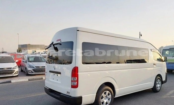 Buy Used Toyota Hiace White Car in Bandar Seri Begawan in Brunei-Muara Buy Used Toyota Hiace White Car in Bandar Seri Begawan in Brunei-Muara