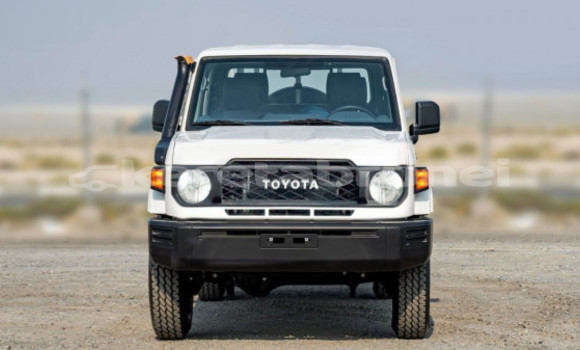 Buy Used Toyota Land Cruiser White Car in Bandar Seri Begawan in Brunei-Muara Buy Used Toyota Land Cruiser White Car in Bandar Seri Begawan in Brunei-Muara