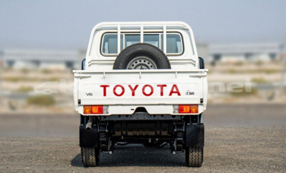 Buy Used Toyota Land Cruiser White Car in Bandar Seri Begawan in Brunei-Muara Buy Used Toyota Land Cruiser White Car in Bandar Seri Begawan in Brunei-Muara