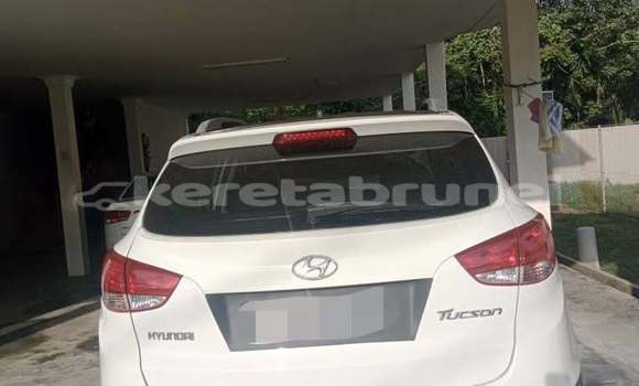 Buy Used Hyundai Tucson White Car in Bandar Seri Begawan in Brunei-Muara Buy Used Hyundai Tucson White Car in Bandar Seri Begawan in Brunei-Muara