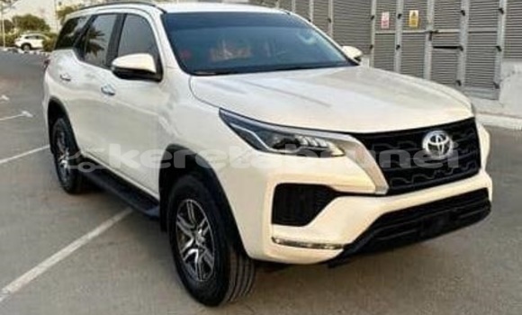 Buy Used Toyota Fortuner White Car in Bandar Seri Begawan in Brunei-Muara
