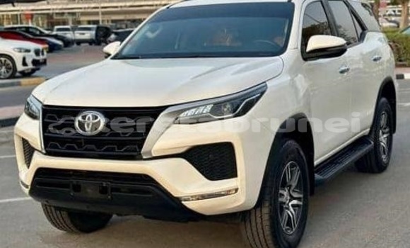 Buy Used Toyota Fortuner White Car in Bandar Seri Begawan in Brunei-Muara Buy Used Toyota Fortuner White Car in Bandar Seri Begawan in Brunei-Muara