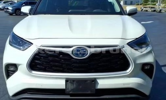 Buy Used Toyota Highlander White Car in Bandar Seri Begawan in Brunei-Muara