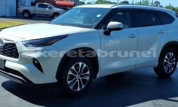 Buy Used Toyota Highlander White Car in Bandar Seri Begawan in Brunei-Muara Buy Used Toyota Highlander White Car in Bandar Seri Begawan in Brunei-Muara