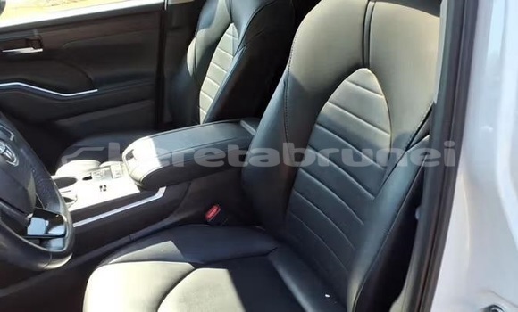 Buy Used Toyota Highlander White Car in Bandar Seri Begawan in Brunei-Muara Buy Used Toyota Highlander White Car in Bandar Seri Begawan in Brunei-Muara