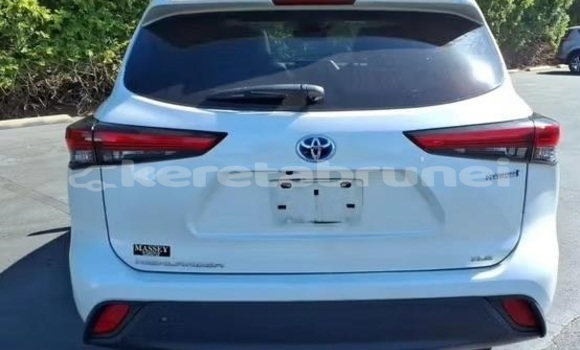 Buy Used Toyota Highlander White Car in Bandar Seri Begawan in Brunei-Muara Buy Used Toyota Highlander White Car in Bandar Seri Begawan in Brunei-Muara