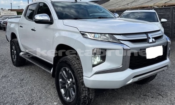 Buy Used Mitsubishi L200 White Car in Bandar Seri Begawan in Brunei-Muara