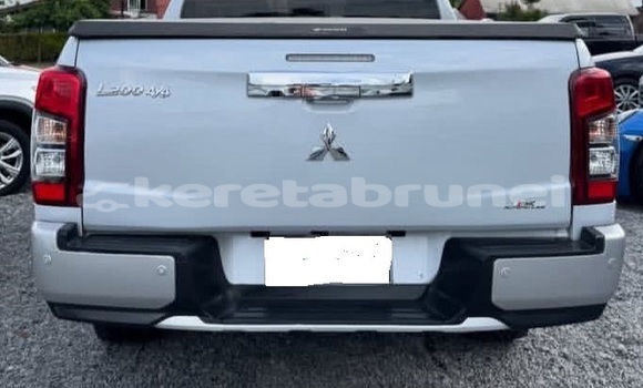 Buy Used Mitsubishi L200 White Car in Bandar Seri Begawan in Brunei-Muara Buy Used Mitsubishi L200 White Car in Bandar Seri Begawan in Brunei-Muara