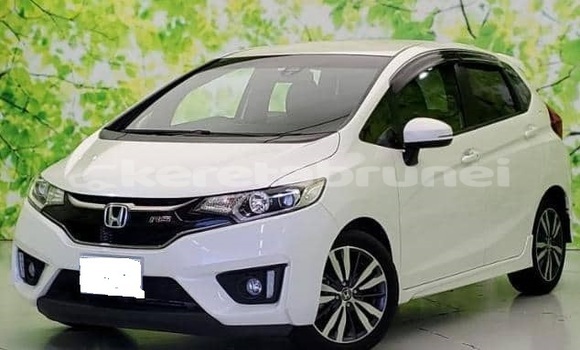 Buy Used Honda FIT White Car in Bandar Seri Begawan in Brunei-Muara