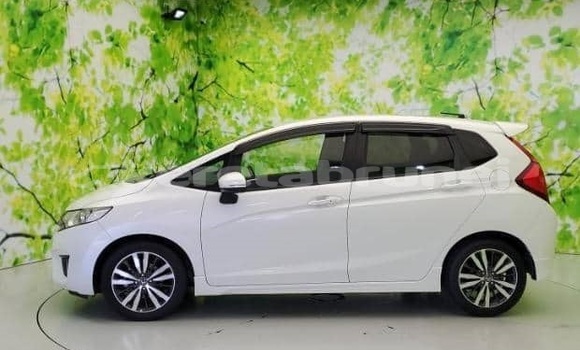 Buy Used Honda FIT White Car in Bandar Seri Begawan in Brunei-Muara Buy Used Honda FIT White Car in Bandar Seri Begawan in Brunei-Muara