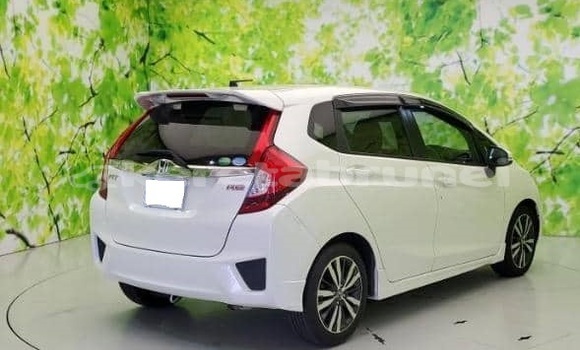 Buy Used Honda FIT White Car in Bandar Seri Begawan in Brunei-Muara Buy Used Honda FIT White Car in Bandar Seri Begawan in Brunei-Muara