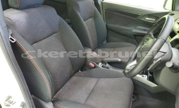 Buy Used Honda FIT White Car in Bandar Seri Begawan in Brunei-Muara Buy Used Honda FIT White Car in Bandar Seri Begawan in Brunei-Muara