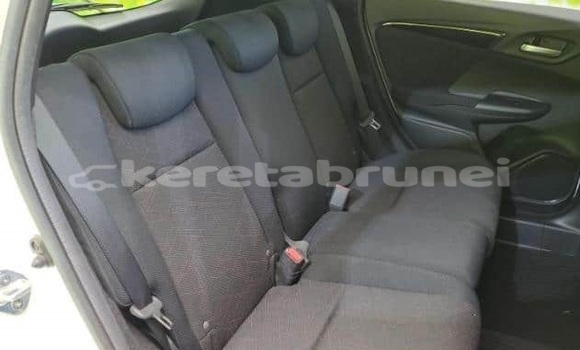 Buy Used Honda FIT White Car in Bandar Seri Begawan in Brunei-Muara Buy Used Honda FIT White Car in Bandar Seri Begawan in Brunei-Muara