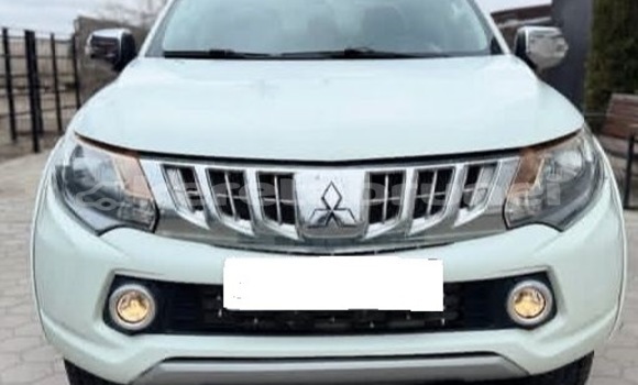 Buy Used Mitsubishi L200 White Car in Bandar Seri Begawan in Brunei-Muara
