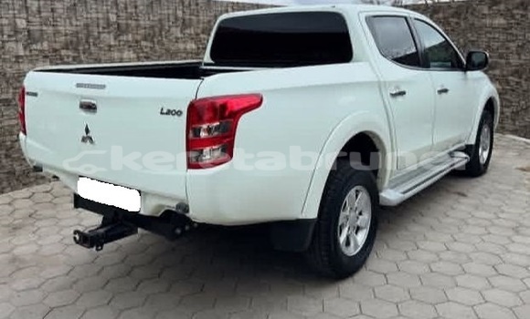Buy Used Mitsubishi L200 White Car in Bandar Seri Begawan in Brunei-Muara Buy Used Mitsubishi L200 White Car in Bandar Seri Begawan in Brunei-Muara