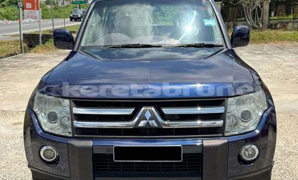 Buy Used Mitsubishi Pajero Blue Car in Bandar Seri Begawan in Brunei-Muara
