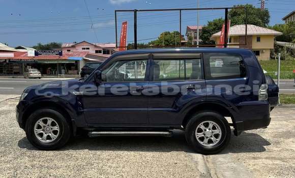Buy Used Mitsubishi Pajero Blue Car in Bandar Seri Begawan in Brunei-Muara Buy Used Mitsubishi Pajero Blue Car in Bandar Seri Begawan in Brunei-Muara