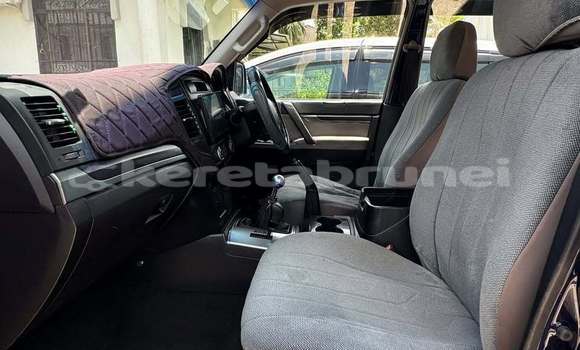Buy Used Mitsubishi Pajero Blue Car in Bandar Seri Begawan in Brunei-Muara Buy Used Mitsubishi Pajero Blue Car in Bandar Seri Begawan in Brunei-Muara